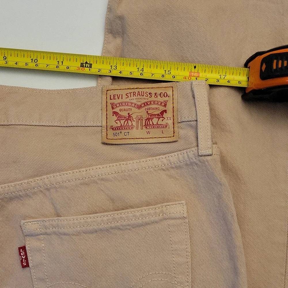 LEVIS Light Colored 501 Button Fly Jeans 32